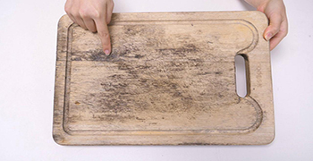 木質砧板發霉了怎么處理？還能挽回嗎？